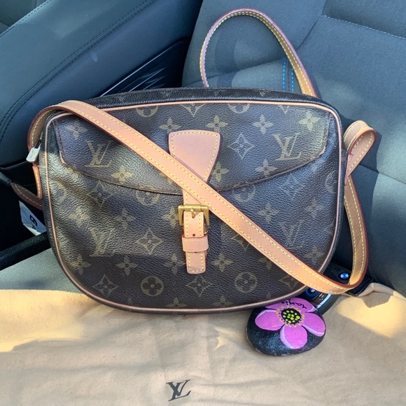 Louis Vuitton Handbags - 🎉🎉 Louis Vuitton Jeune Fille crossbody mm